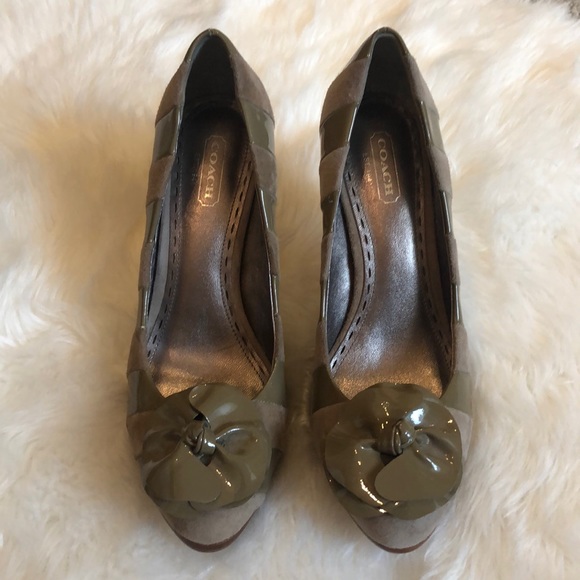 EUC 7.5B Coach Suede/Patent Striped Triniti Pumps! - Picture 1 of 9